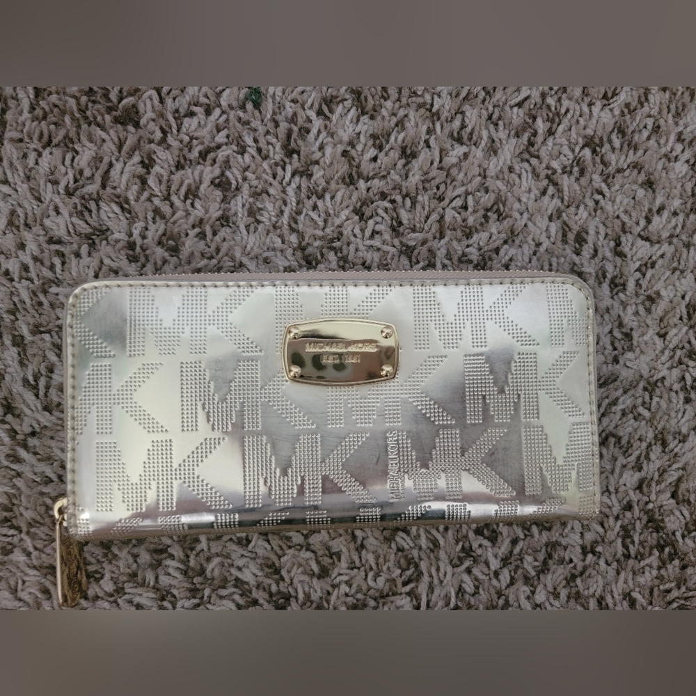 (SOLD)Michael Kors Jet Set Travel Continental Pale Gold Mirror Zip Around Wallet